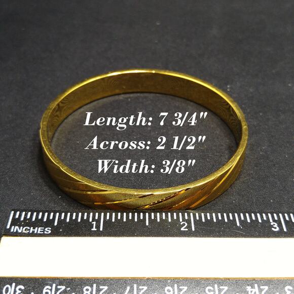 Monet 60s Textured Striped Gold Plate Bangle Bracelet Vintage Jewelry Book Piece - Picture 10 of 10